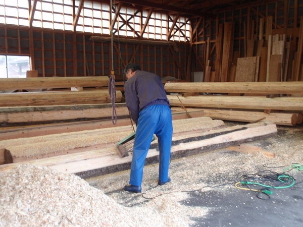 瑞応寺庫裡の大工さんによる木作りが始まりました。